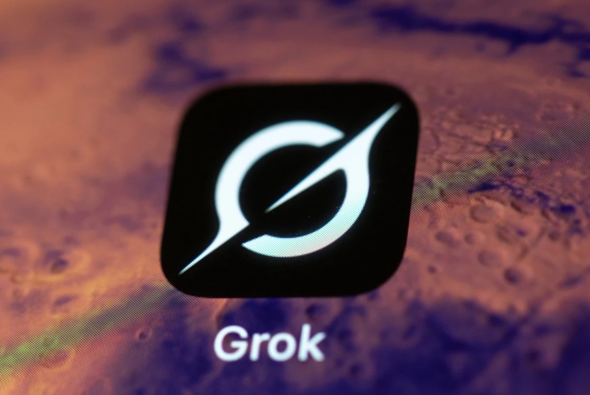 Grok 突然「胡言乱语」，用户收到大量乱码回复