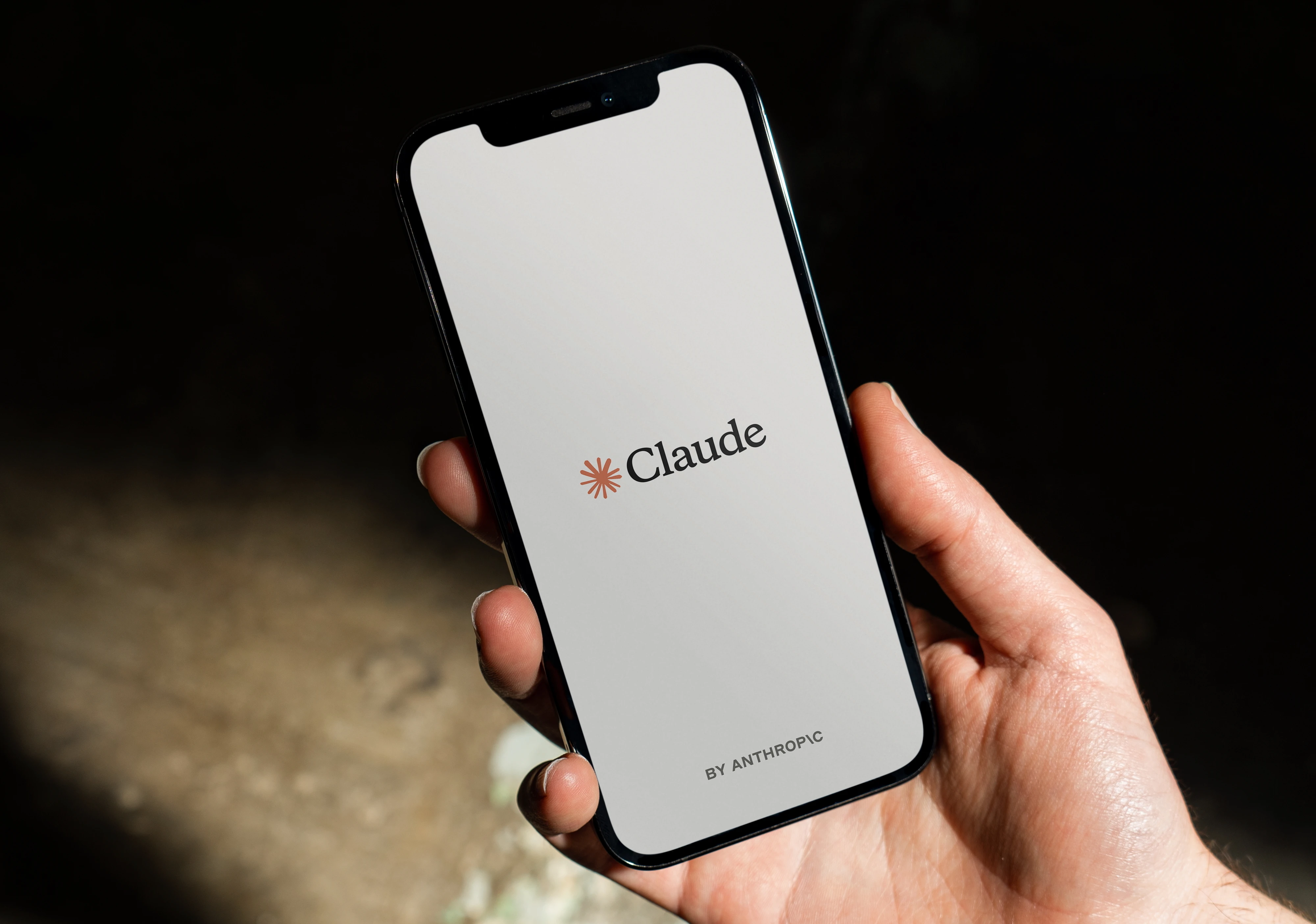 Claude Cowork 终于记住你的聊天内容了：Anthropic 推出跨会话记忆功能