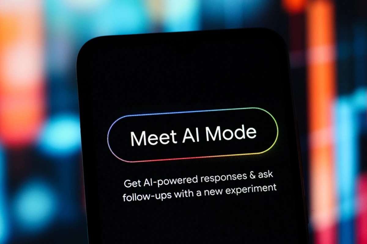 Google AI Mode 新增航班价格追踪和酒店预订功能，化身 AI 旅行助手