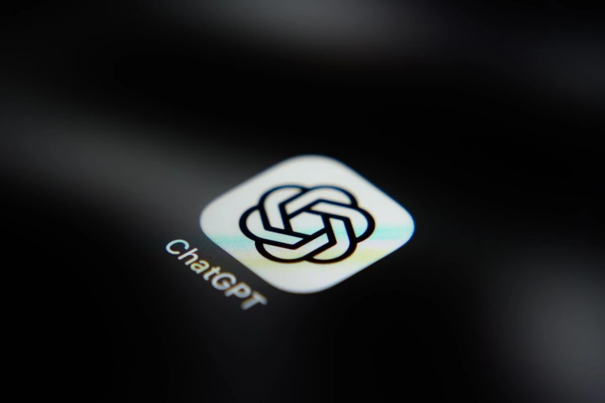 ChatGPT移动端上线语音智能体功能，支持文档起草与邮件总结