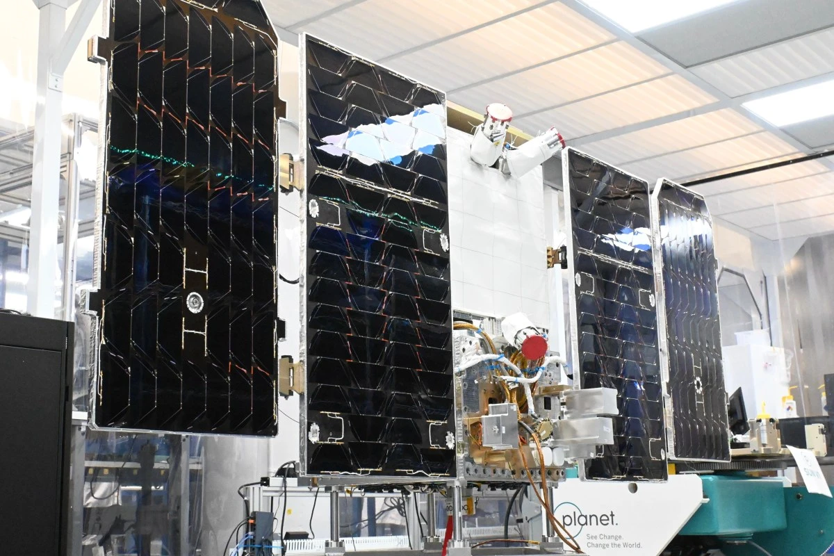Google把AI芯片送上太空:星舰需发射1800次才能撑起轨道数据中心